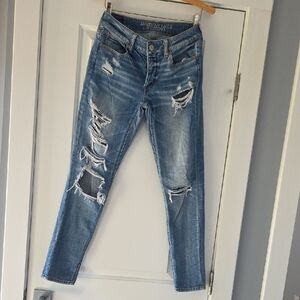 American Eagle Tomgirl Distressed Blue Jeans!